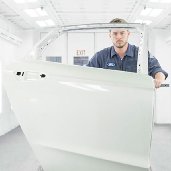 Technician changing door at Cedar City Ford | Cedar City, UT